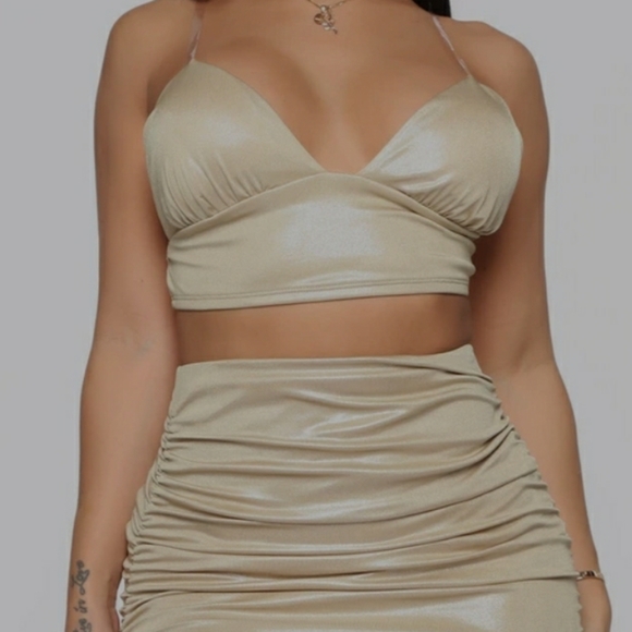 Gold Metallic 🌺⚜2 piece set ⚜🌺 - Picture 2 of 7